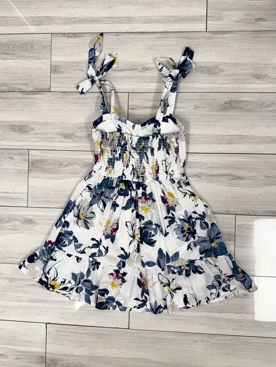 Women’s White Floral Tie-Shoulder Sundress - Picture 5 of 6